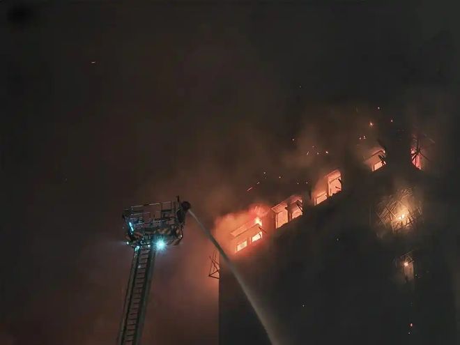 58伤工程公司3名负责人涉“误杀”被捕冰球突破豪华版香港大埔火灾已致44死(图5)